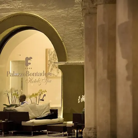 Palazzo Bontadosi & מלון 4*