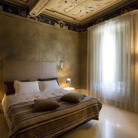 Palazzo Bontadosi & 4*