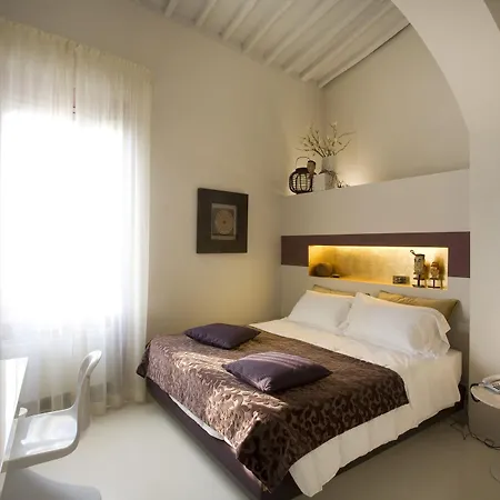 מלון Palazzo Bontadosi & 4*