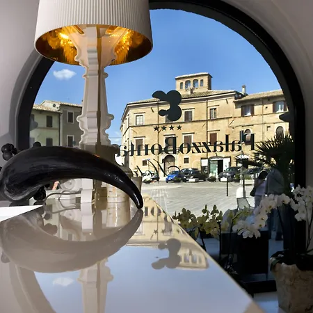 מלון Palazzo Bontadosi & מונטפאלקו
