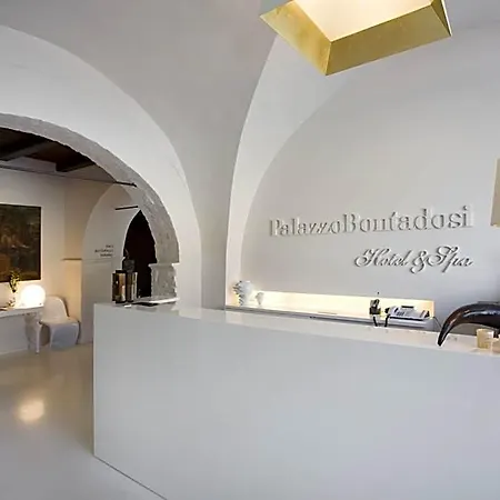 Palazzo Bontadosi & 몬테팔코