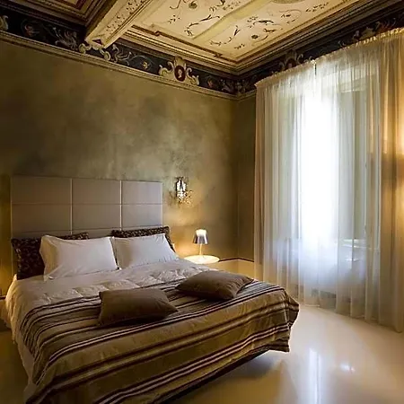 Palazzo Bontadosi & 호텔 몬테팔코