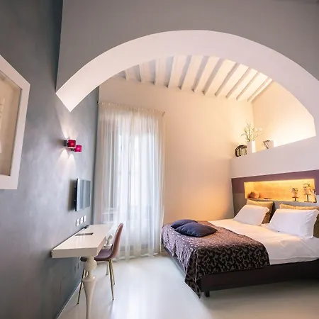 Palazzo Bontadosi & מלון 4*