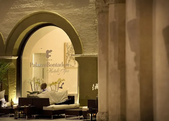 Palazzo Bontadosi & Hotel 4*
