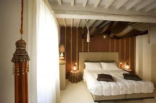 Palazzo Bontadosi & Hotel 4*